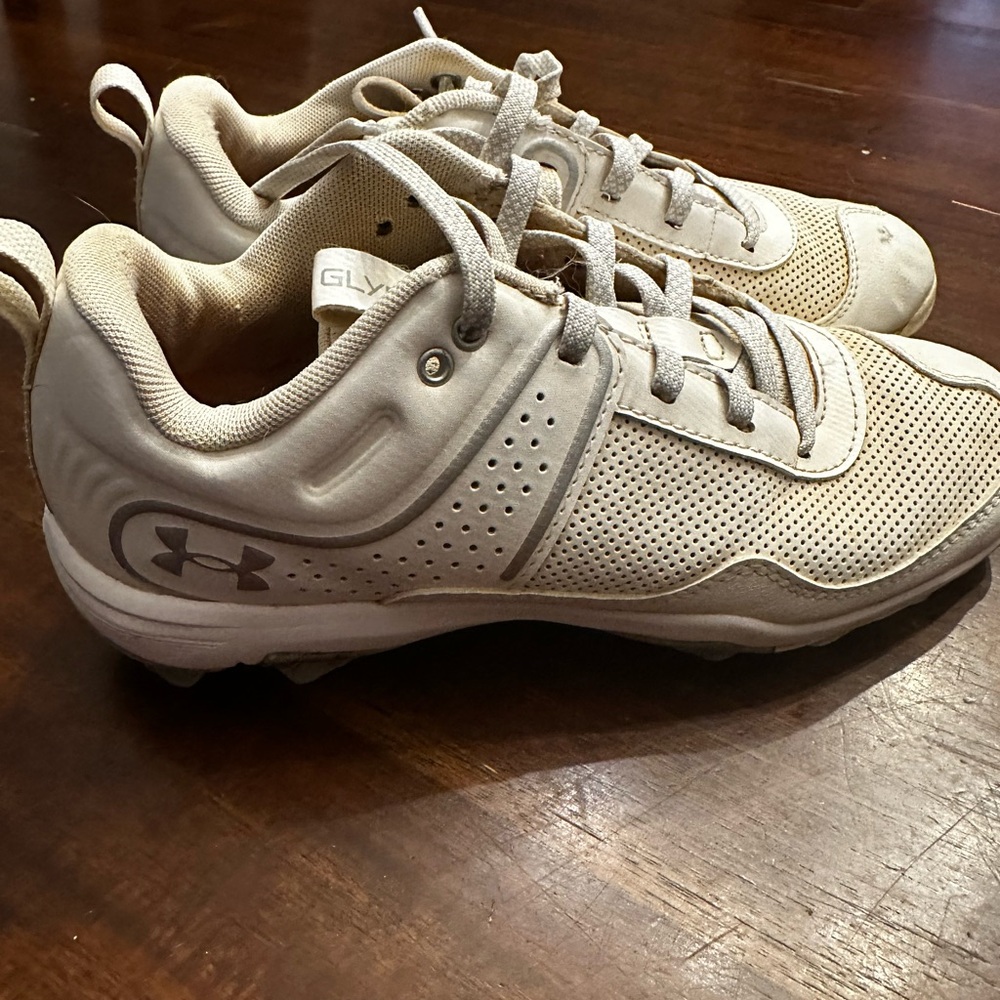 Underarmour softball cleats. Size 7 womens.